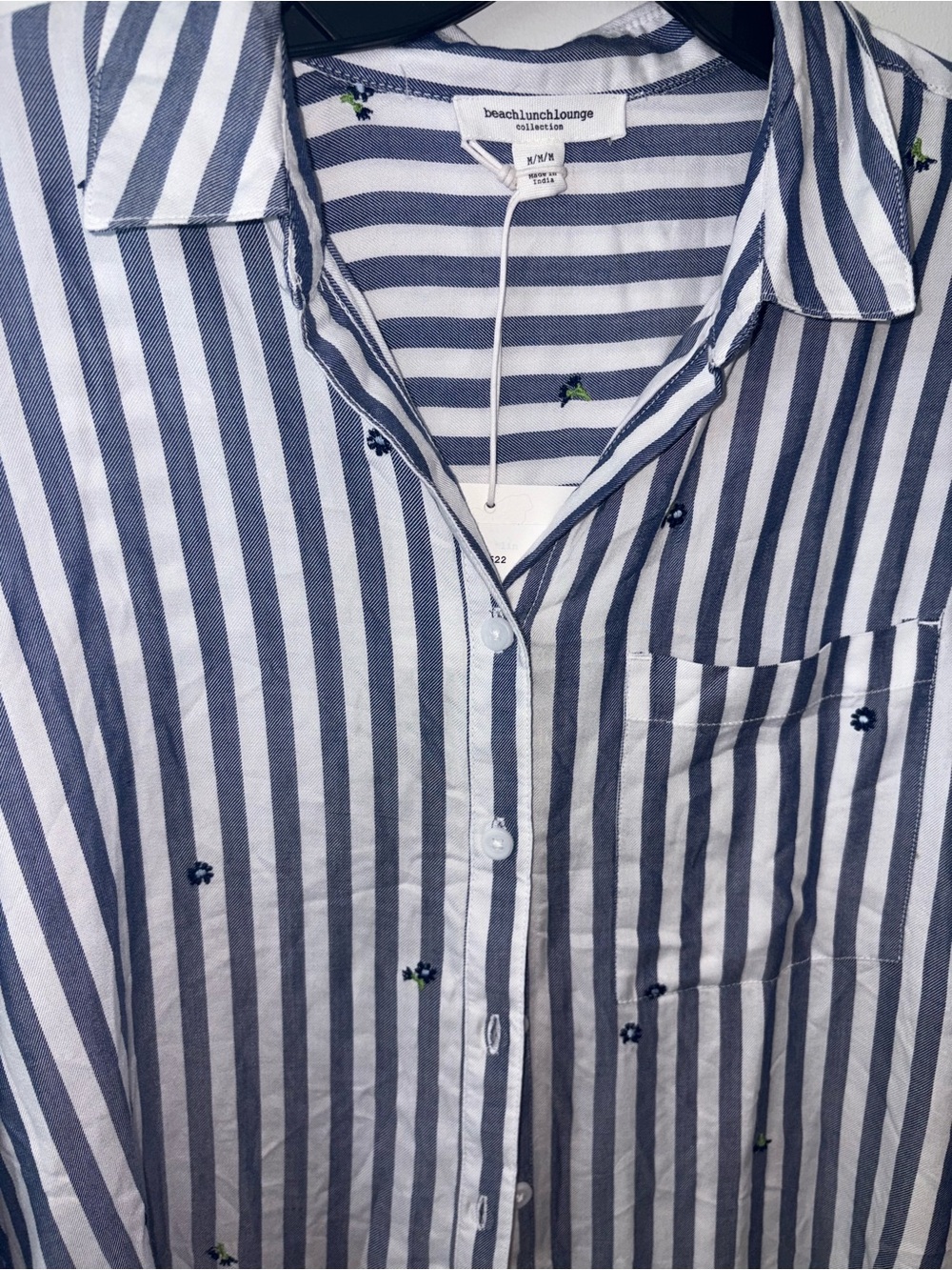 BeachLunchLounge Striped Button-Down Shirt in Navy and White NWT floral medium - Picture 4 of 6